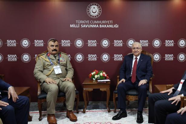 Millî Savunma Bakanı Yaşar Güler, Irak Genelkurmay Başkan Yardımcısı Harbiye ile görüştü