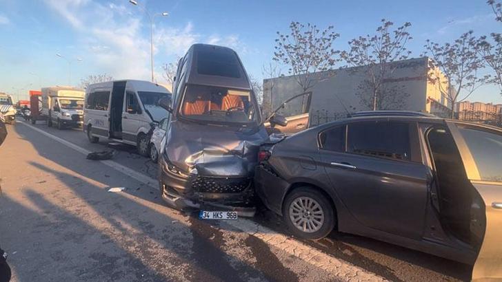 Kartal'da 4 aracın karıştığı zincirleme kaza: 5 yaralı
