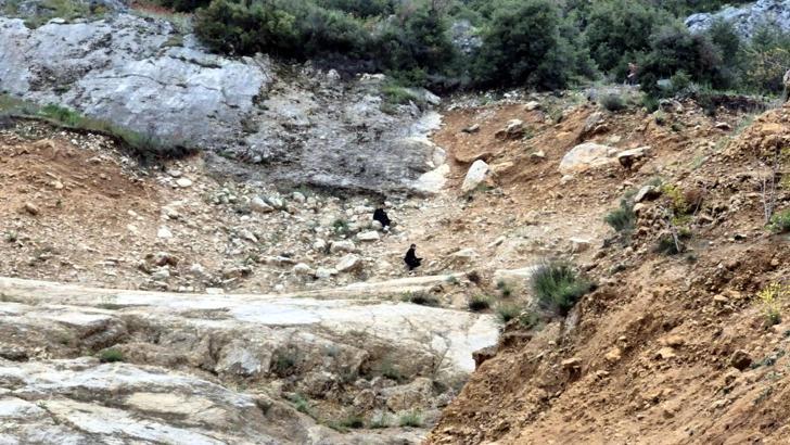 Dağlık alanda mahsur kalan 2 çocuk kurtarıldı