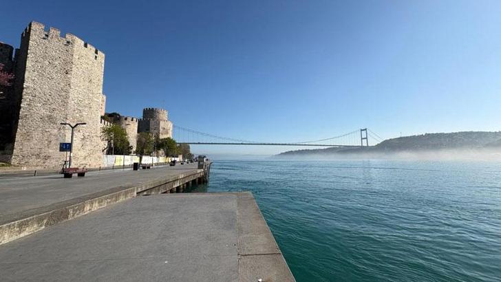 İstanbul'da yoğun sis etkili oluyor; Boğaz gemi trafiğine kapatıldı