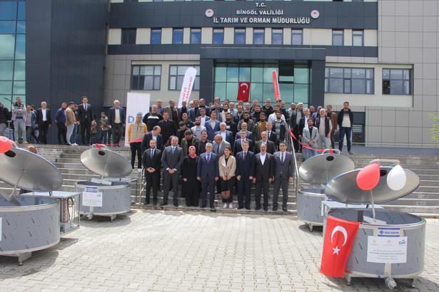 Bingöl’de süt soğutma tankları ve çobanlık sertifikaları dağıtıldı