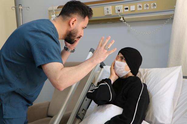 Van'da 35 haftalık hamileye eş zamanlı sezaryen ve beyin tümörü ameliyatı