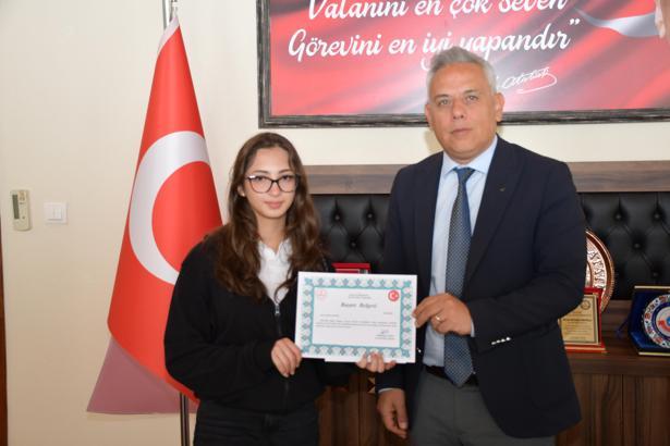 Dilimizin Zenginlikleri Projesi’nde öğrencilere ödül