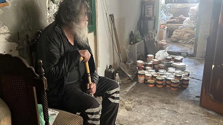 'Kötü koku' sonrası belediye harekete geçti; çöp evden 1 yıldır çıkmadığı ortaya çıktı