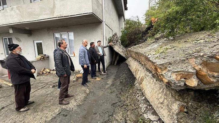 Almus'ta istinat duvarı çöktü