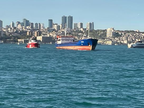 İstanbul Boğazı'nda gemi arızası; trafik askıya alındı -1