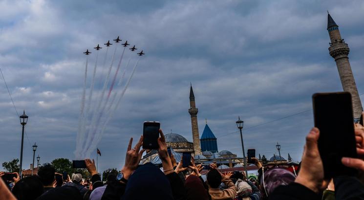 Mevlana'nın Karaman'dan Konya'ya göçü, Türk Yıldızları gösterisiyle kutlandı