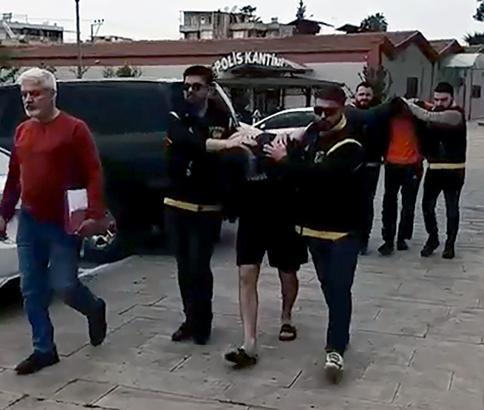 Park halindeki 3 TIR’ın akülerini çaldılar