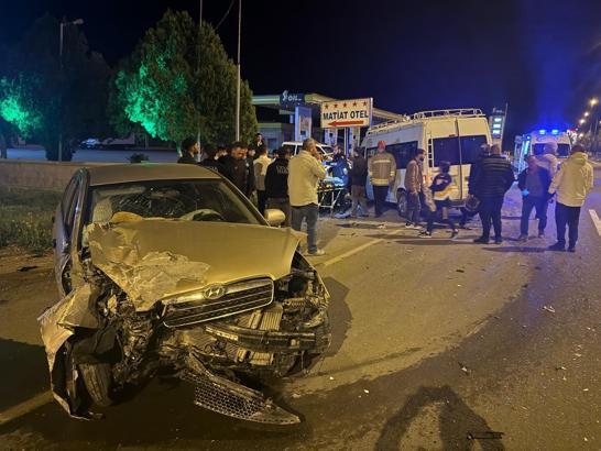 Mardin’de minibüs ile otomobil çarpıştı: 8 yaralı