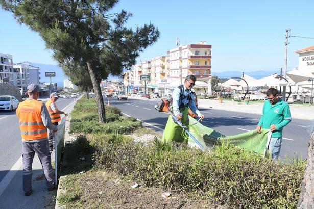 Kuşadası’nda bayram öncesi refüjler bakıma alındı