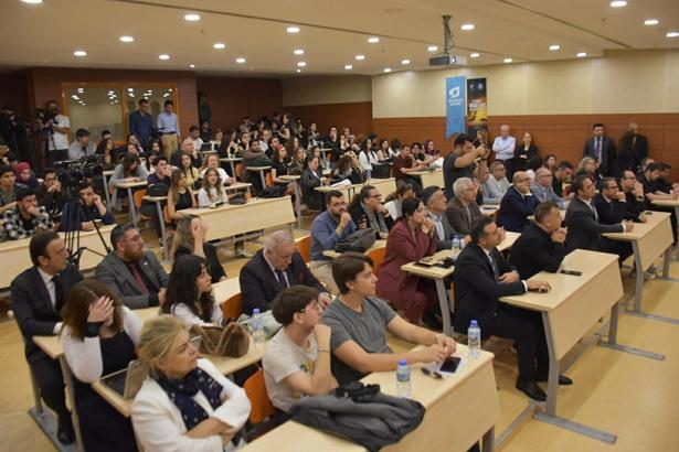 Gazetecilik öğrencilerine '15 Temmuz Manşetleri Gazetecilik Atölyesi' eğitimi