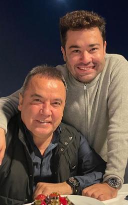Gökhan Böcek ofisteyken, 4 kez para getirip bırakmış