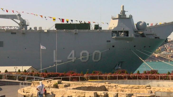 TCG Anadolu Gemisi Sarayburnu'na demirledi