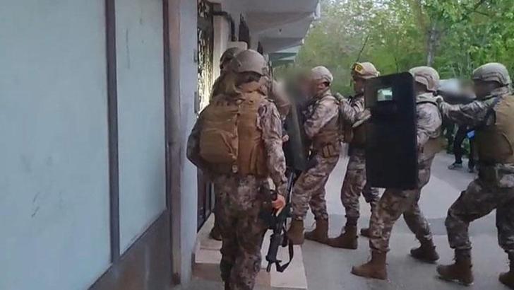 Kıraathane görünümlü kumarhanelerde kadınları kullanıp çiftçileri borçlandırmışlar; 14 gözaltı