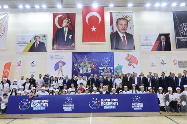Başkan Büyükkılıç, 'Uçan Kaykay Projesi’nde' gençlerle buluştu