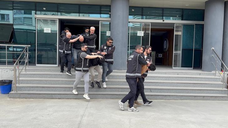 Kıraathane görünümlü kumarhanelerde kadınları kullanıp çiftçileri borçlandırmışlar; 14 gözaltı (2)