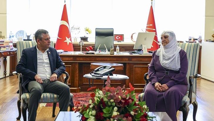 Özgür Özel, 'Barış Anneleri'ni kabul etti