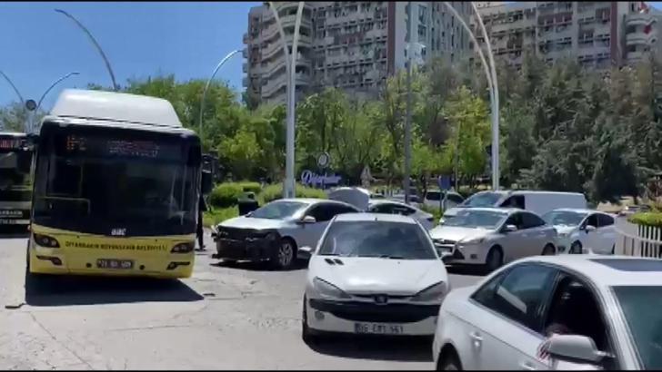 Diyarbakır’da otobüs ile otomobil çarpıştı