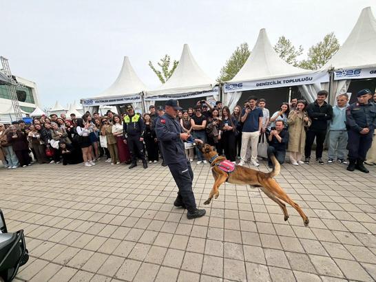 Jandarmanın arama-kurtarma köpeği Çınar’ın son gösterisi, ilgiyle izlendi