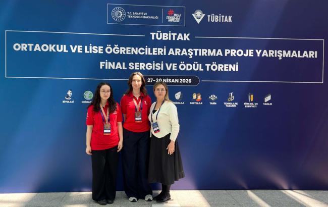Özel Ege Lisesi'ne 57'nci  TÜBİTAK Lise Öğrencileri Araştırma Projeleri Yarışması'nda üçüncülük ödülü