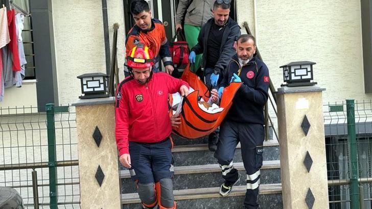 Avcılar'da haber alınamayan 89 yaşındaki kadına kapı kırılarak ulaşıldı