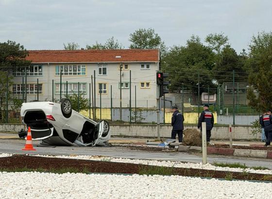 Takla atan otomobilin sürücüsü yaralandı