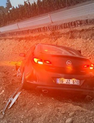 İnegöl’de üstgeçit inşaatına düşen otomobildeki çift yaralandı