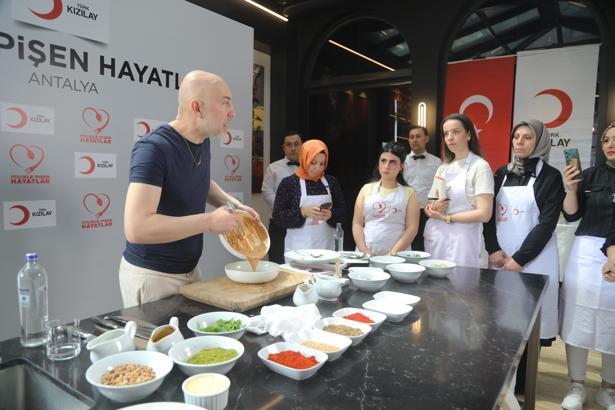 Depremzede kadınlar, Antalya'da şeflerle buluştu