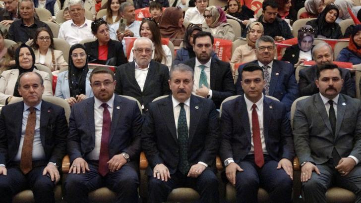 Destici: Onca yolsuzluğa rağmen pişkin pişkin ortalıkta geziyorlar