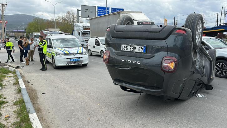 Kütahya’da zincirleme kaza; 2’si çocuk 3 yaralı