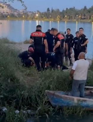 Seyhan Nehri'e düşen kadını tekneyle açılan vatandaşlar kurtardı