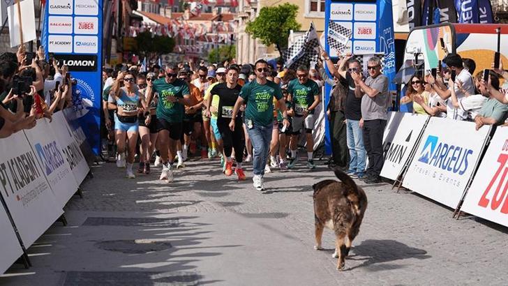 Çeşme Yarı Maratonu 5K gün batımı koşusuyla başladı