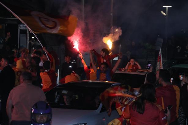 Galatasaray'ın şampiyonluğu Antalya'da coşkuyla kutlandı