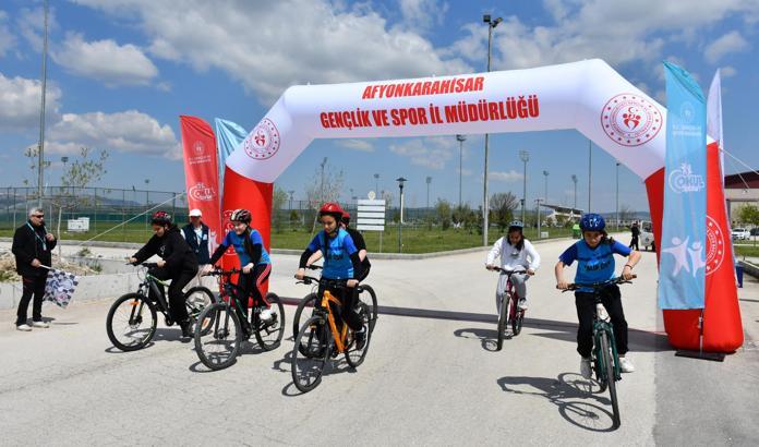 Okul Sporları bisiklet yarışması yapıldı