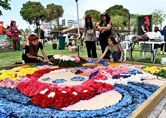 Antalya'da 130 bin çiçekle renkli rekabet
