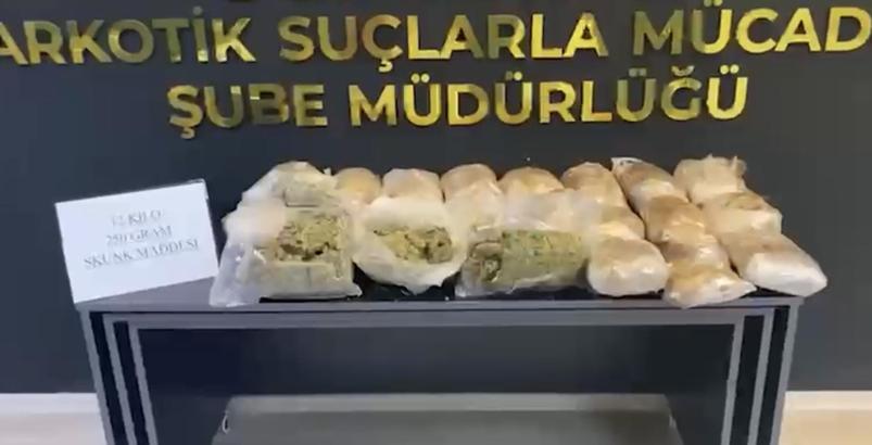 Minibüsteki valizden uyuşturucu çıktı