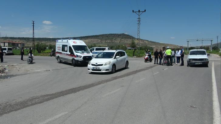 Kilis’te otomobil ile çarpışan motosikletteki 2 kişi yaralandı