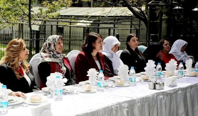 Şehit anneleri valilik konutunda