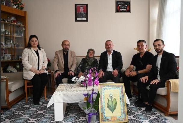 Karacabey Belediye Başkanı’ndan Anneler Günü’nde anlamlı ziyaretler
