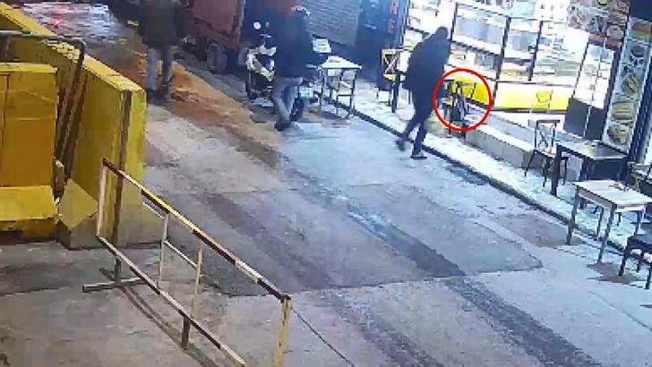 Beyoğlu'nda sandalyede asılı çantayı çalan şüpheli yakalandı