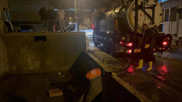 Kayseri'de sağanak etkili oldu; ev ve bahçelerini su bastı