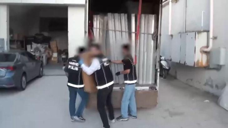 Bağcılar'da duş teknelerinin arasına gizlenmiş 92,5 kilogram uyuşturucu ele geçirildi