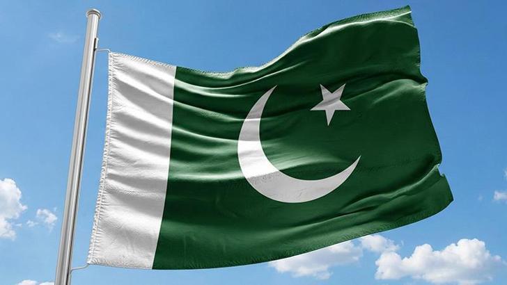 Pakistan'da polis aracına bombalı saldırı: 7 ölü, 18 yaralı