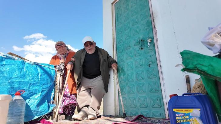 Bedensel engelli eşiyle tek göz evde 40 yıllık sevgi nöbeti