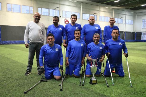 ‘Hayata sporla bağlan’ sloganıyla kurdukları ampute futbol takımını yeniden Süper Lig’e taşıdılar