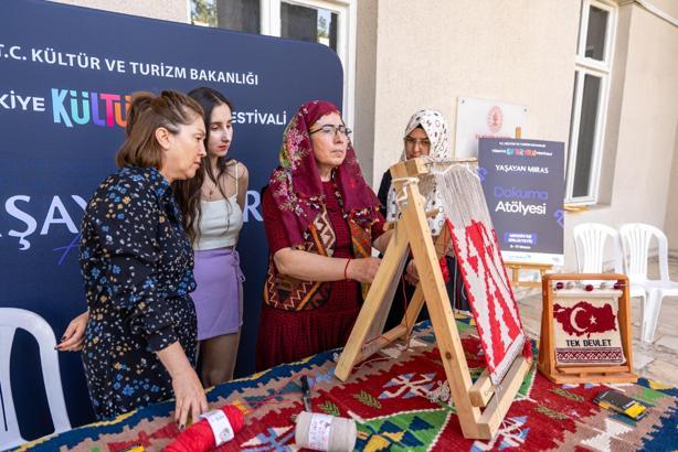 Mersin'de festival coşkusu devam ediyor