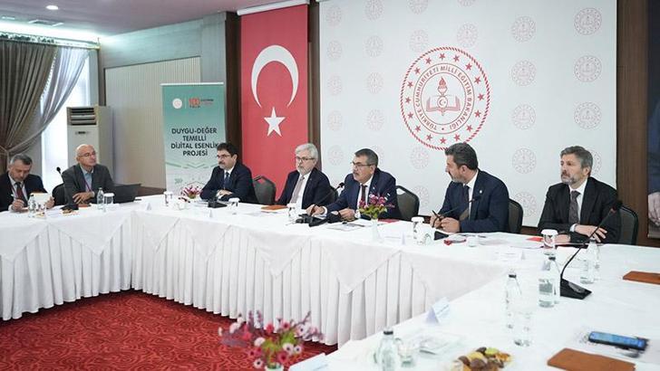 Bakan Tekin: Çocuklarımızın ilgisini yakalayan içerikler onların gelişimini de gözeten hassasiyetle üretilmeli