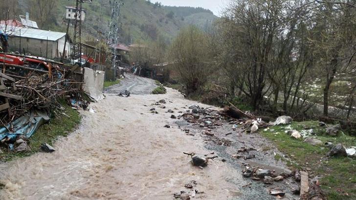 Kastamonu’da sağanak yağış hayatı olumsuz etkiledi