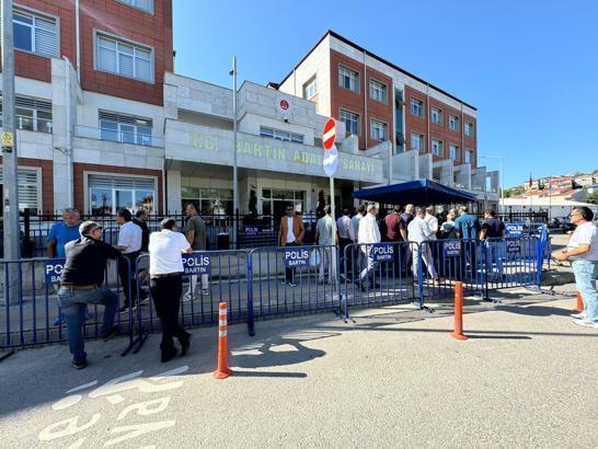 33 şüphelinin tutuklandığı cinsel istismar soruşturmasında, çocuğun annesi de tutuklandı
