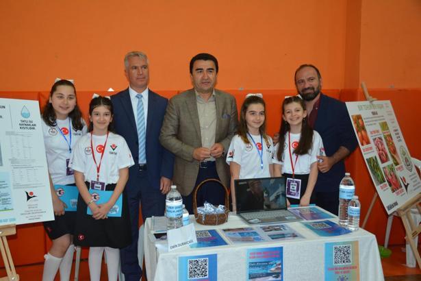 Ortaokul öğrencileri ‘TÜBİTAK 4006 Bilim Fuarı’nda projelerini sergiledi